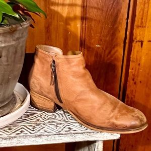 Clarks leather ankle boots - 9